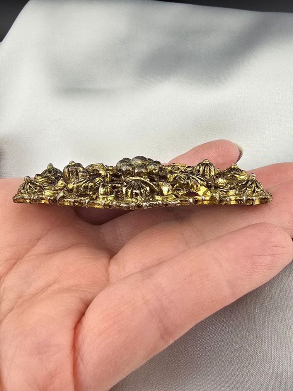 Antique Ornate Floral Pot Metal Brooch With Gold & Silver-Tone Filigree READ - Picture 3 of 10